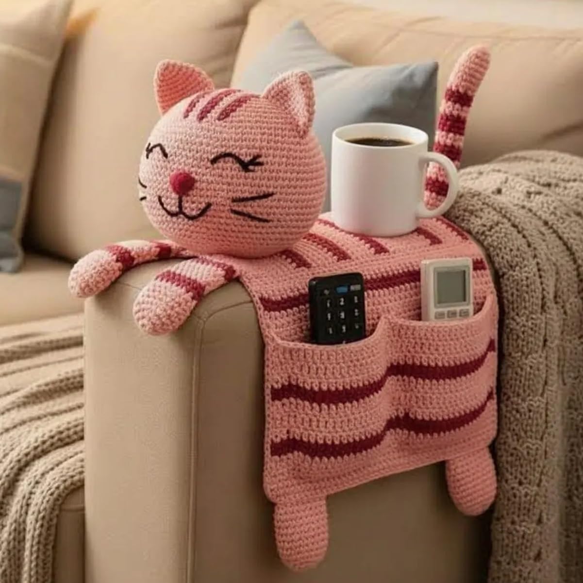 🐕🐱 Handmade Crochet Dog & Cat Sofa Organizer – Cute Armrest Caddy for Remotes & Treats
