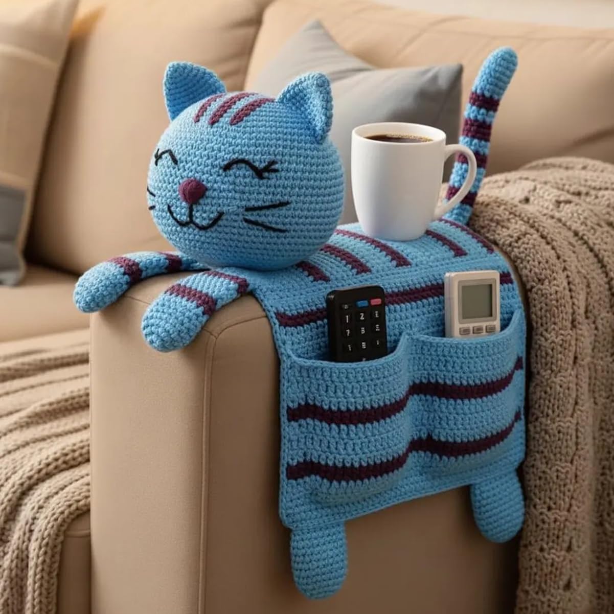 🐕🐱 Handmade Crochet Dog & Cat Sofa Organizer – Cute Armrest Caddy for Remotes & Treats